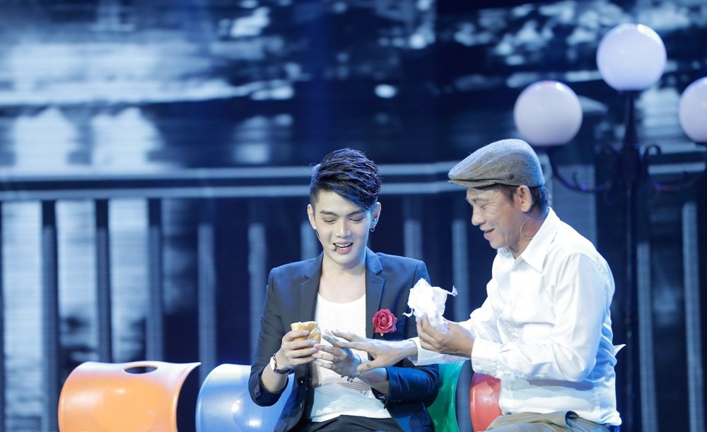 giang-hong-ngoc-mac-benh-hiem-ngheo-van-di-hat-kiem-tien-nuoi-kim-tu-long