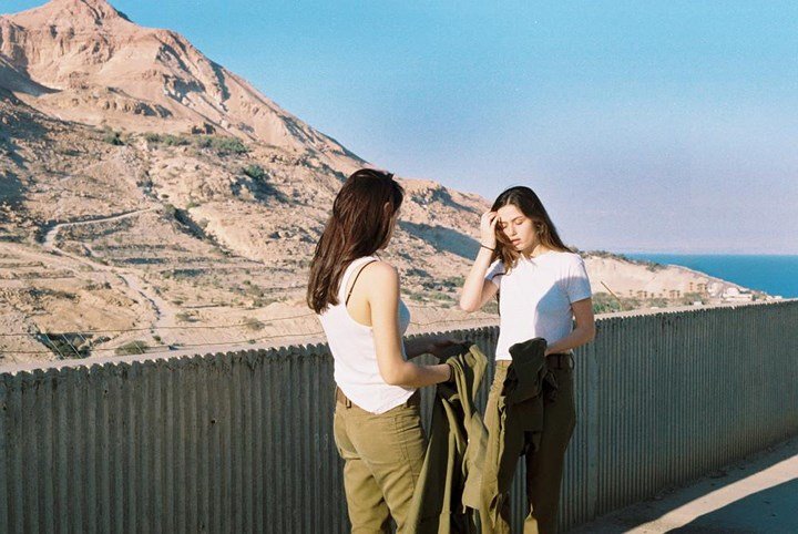 Ảnh: Vẻ đẹp đời thường đầy mê hoặc của các nữ quân nhân Israel
