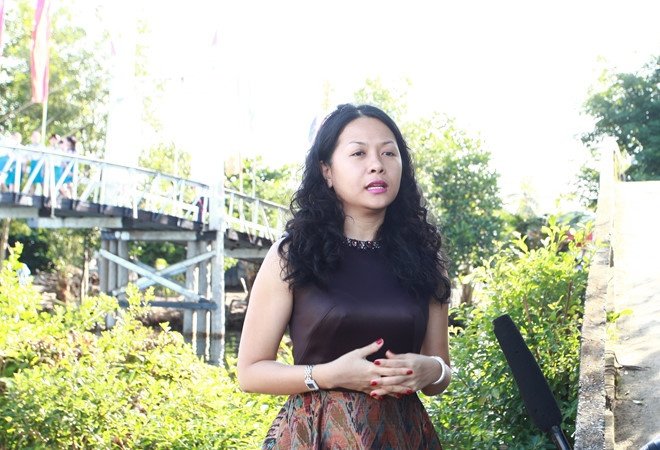 bat-ngo-voi-mot-doanh-nghiep-tang-nguoi-dan-mien-tay-4-cay-cau-lam-qua-tet