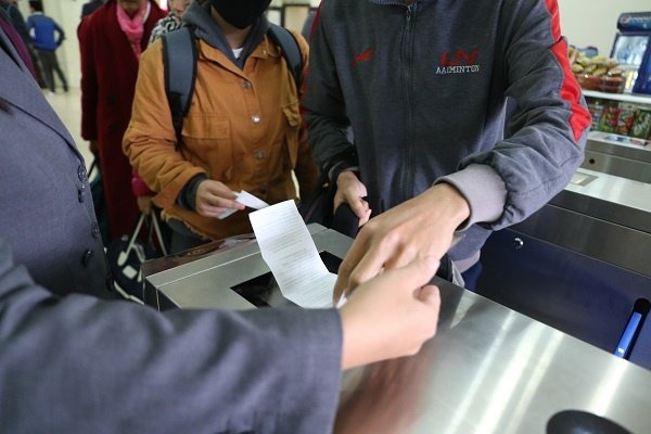 lap-dat-cong-kiem-soat-ve-tu-dong-tai-ga-ha-noi