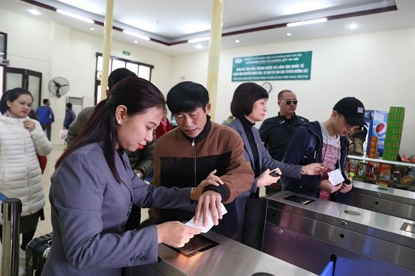 lap-dat-cong-kiem-soat-ve-tu-dong-tai-ga-ha-noi