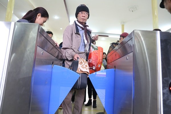 lap-dat-cong-kiem-soat-ve-tu-dong-tai-ga-ha-noi