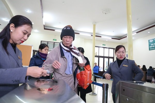 lap-dat-cong-kiem-soat-ve-tu-dong-tai-ga-ha-noi