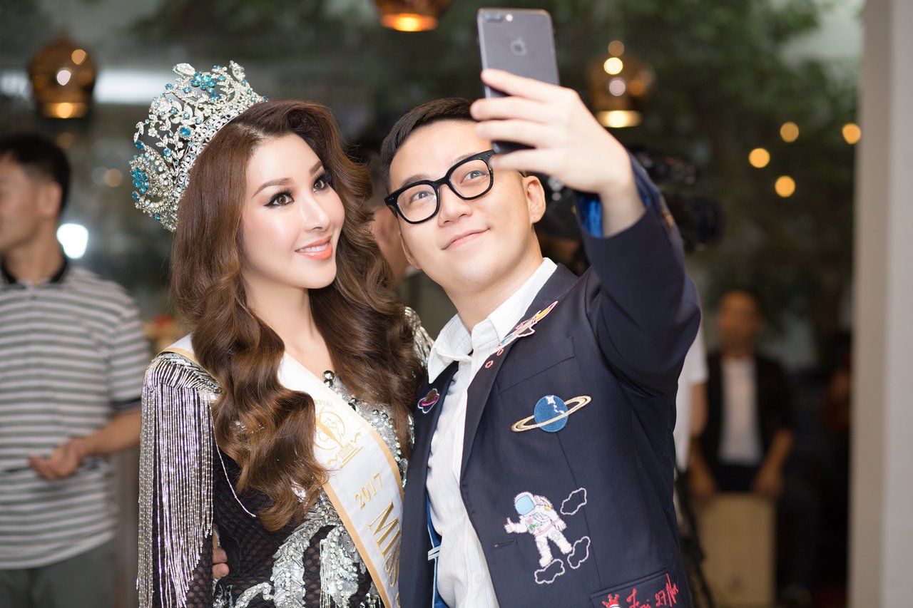 ngoc-trinh-khoe-lan-da-trang-sang-do-dang-cung-hoa-hau-sieu-quoc-gia-jenny-kim