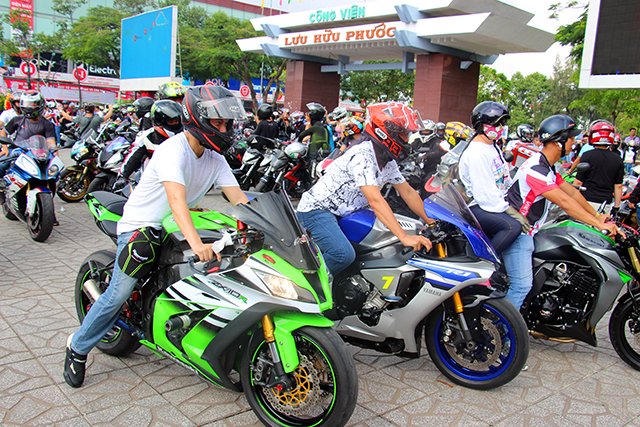 Hàng trăm mô tô phân khối lớn hội tụ tại Cần Thơ