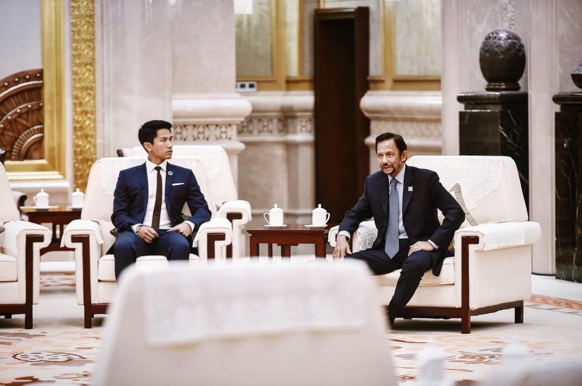 hoang-tu-brunei-an-choi-khung-bao-nhieu-tai-nang-nhieu-bay-nhieu