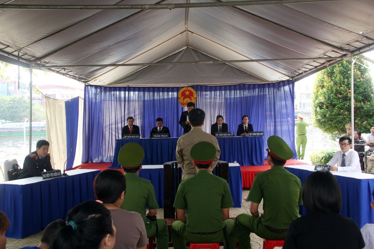 luat-su-chinh-thuc-ngoi-ngang-hang-voi-kiem-sat-vien