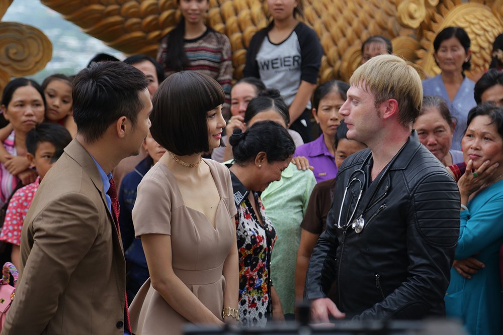 binh-minh-mai-thu-huyen-ke-chuyen-tinh-lang-man-tren-dat-my