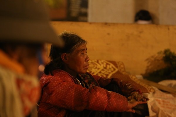 xot-xa-truoc-cuoc-song-giua-cai-lanh-thau-xuong-cua-doi-vo-chong-gia-vo-gia-cu-o-thu-do