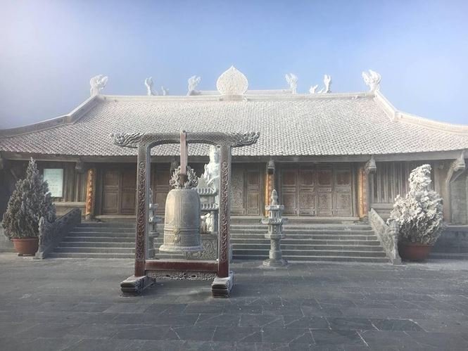 Băng tuyết bao phủ trên đỉnh Fansipan
