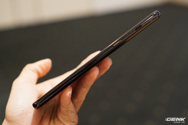 Bộ đôi Samsung Galaxy A8 (2018) và Galaxy A8+ (2018) chính thức ra mắt tại thị trường Việt Nam