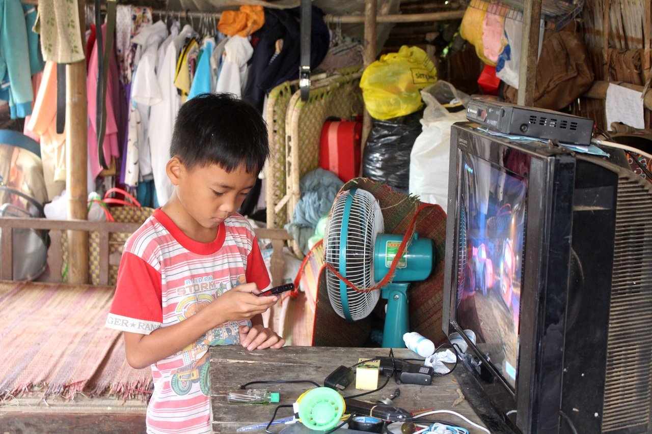 mai-thu-huyen-nghen-ngao-khi-chung-kien-hoan-canh-kho-khan-cua-nguoi-dan-ngheo-tinh-tra-vinh