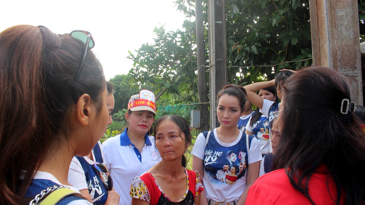 mai-thu-huyen-nghen-ngao-khi-chung-kien-hoan-canh-kho-khan-cua-nguoi-dan-ngheo-tinh-tra-vinh