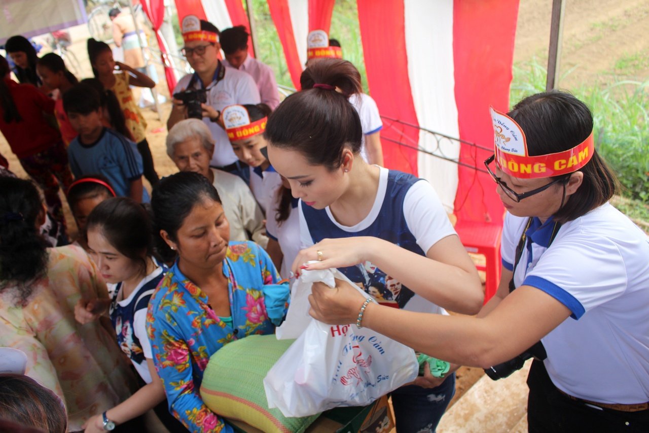 mai-thu-huyen-nghen-ngao-khi-chung-kien-hoan-canh-kho-khan-cua-nguoi-dan-ngheo-tinh-tra-vinh