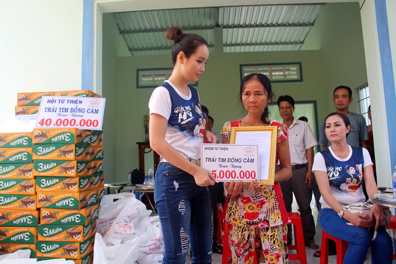mai-thu-huyen-nghen-ngao-khi-chung-kien-hoan-canh-kho-khan-cua-nguoi-dan-ngheo-tinh-tra-vinh