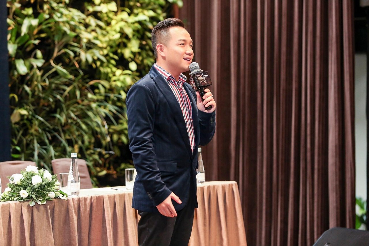 thu-minh-hoang-touliver-chinh-thuc-ngoi-ghe-nong-cung-bo-doi-producer-kpop-noi-tieng