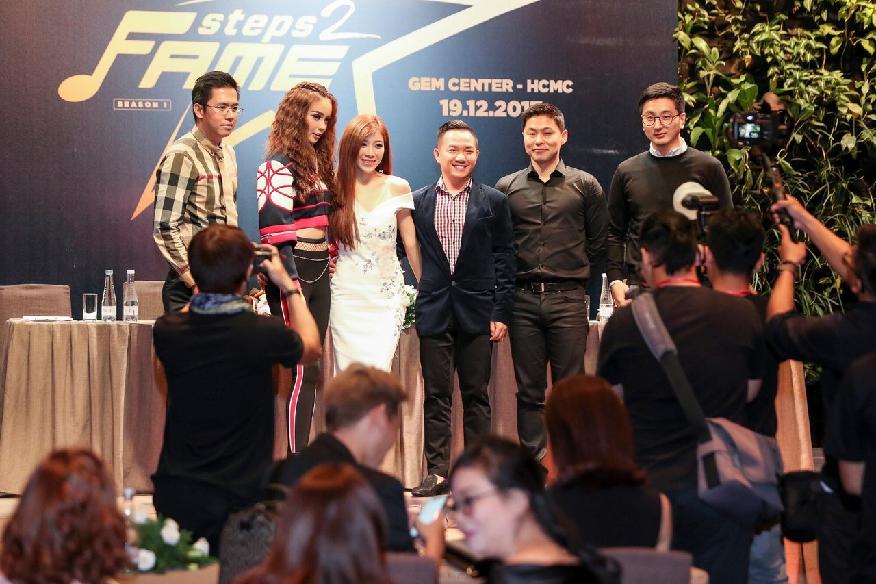 thu-minh-hoang-touliver-chinh-thuc-ngoi-ghe-nong-cung-bo-doi-producer-kpop-noi-tieng
