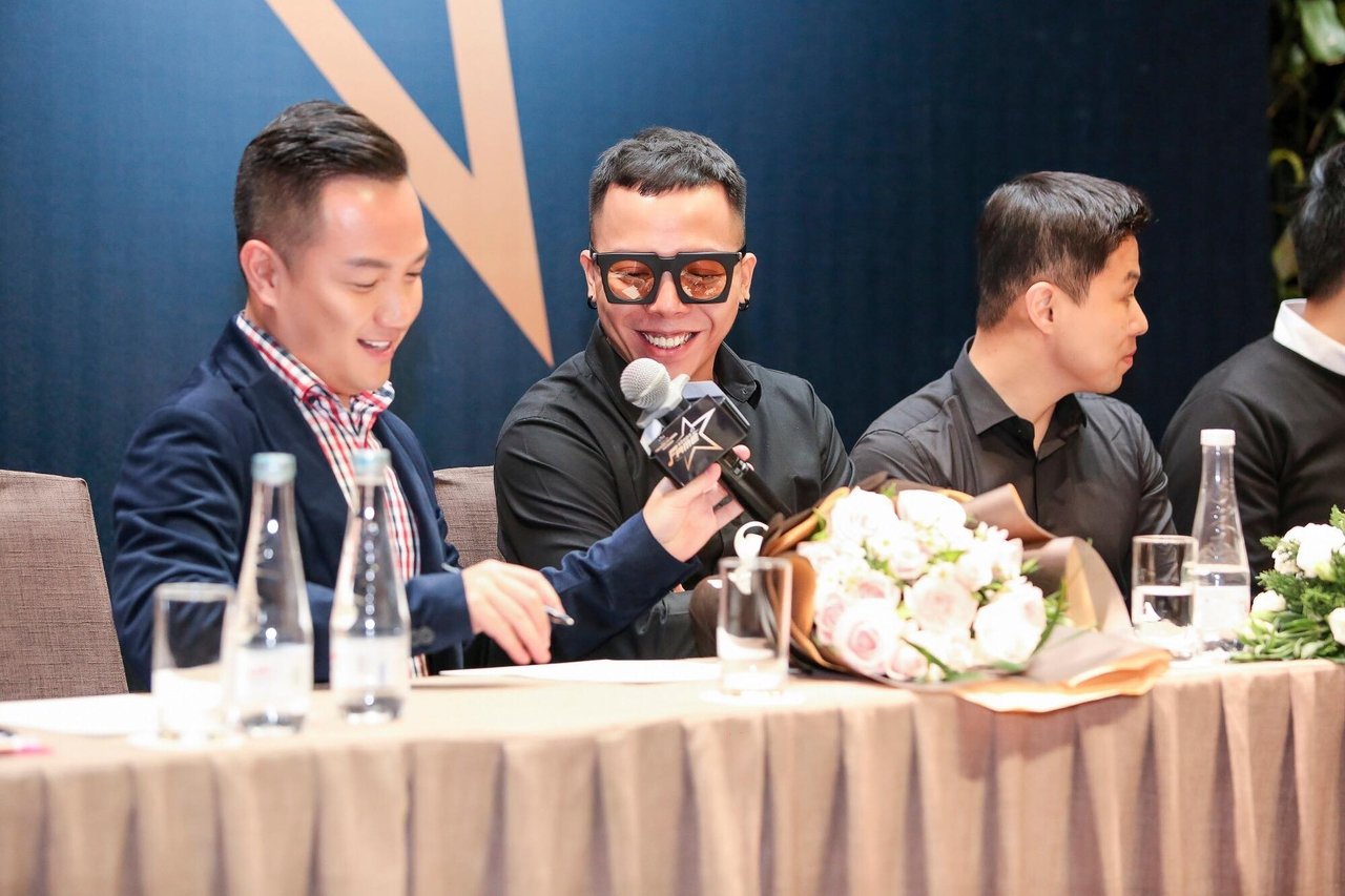 thu-minh-hoang-touliver-chinh-thuc-ngoi-ghe-nong-cung-bo-doi-producer-kpop-noi-tieng