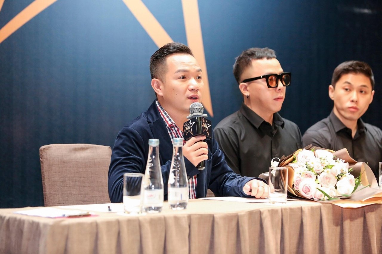 thu-minh-hoang-touliver-chinh-thuc-ngoi-ghe-nong-cung-bo-doi-producer-kpop-noi-tieng