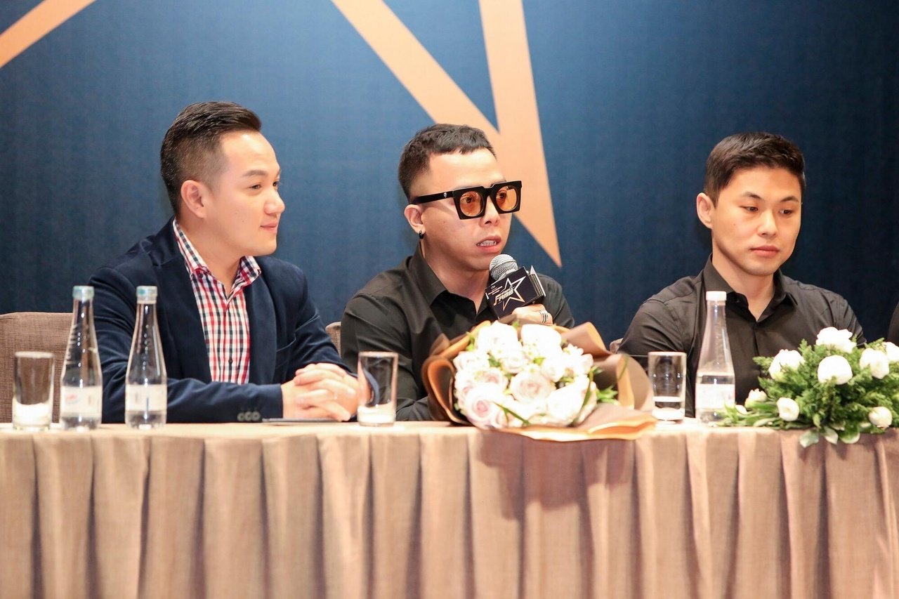 thu-minh-hoang-touliver-chinh-thuc-ngoi-ghe-nong-cung-bo-doi-producer-kpop-noi-tieng