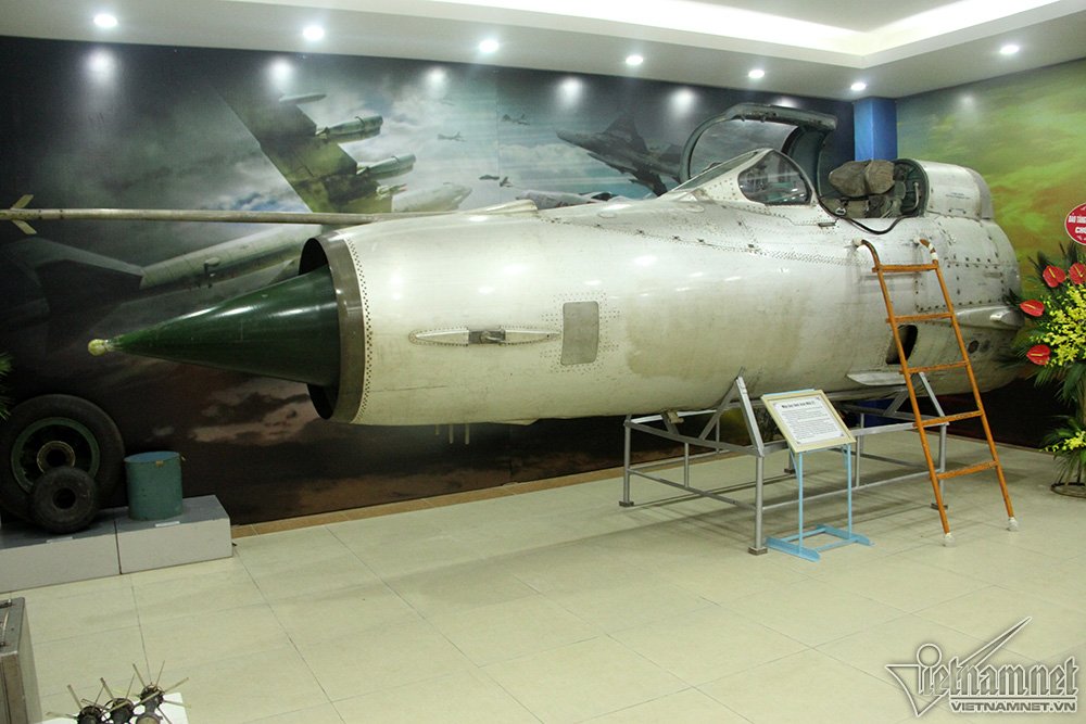 Cánh én bạc MiG 21 của không quân Việt Nam bắn hạ B52