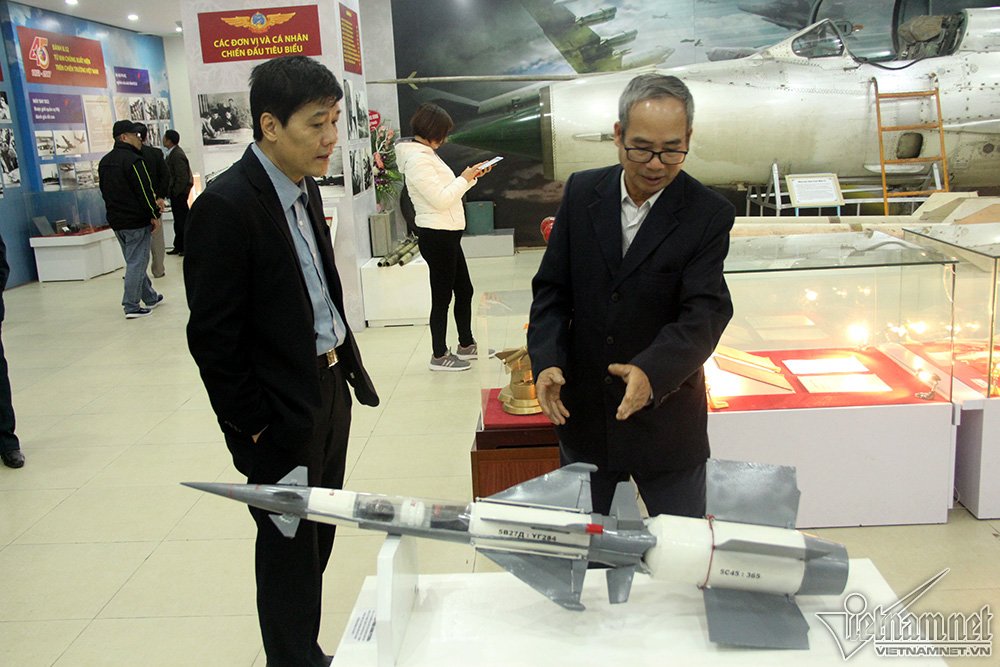 Cánh én bạc MiG 21 của không quân Việt Nam bắn hạ B52