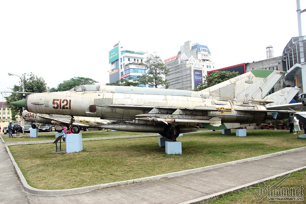 Cánh én bạc MiG 21 của không quân Việt Nam bắn hạ B52