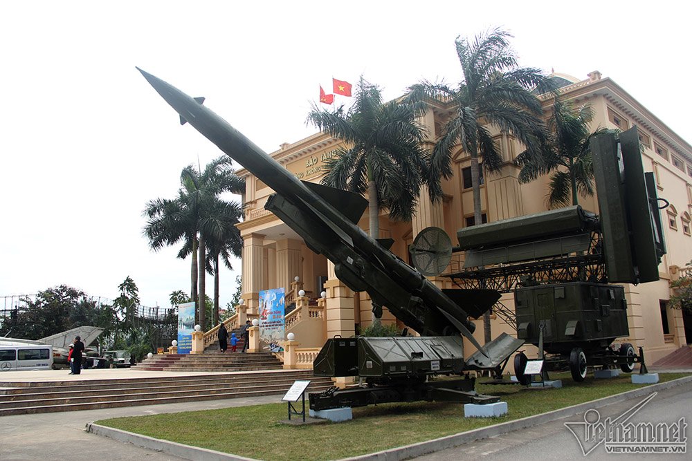 Cánh én bạc MiG 21 của không quân Việt Nam bắn hạ B52