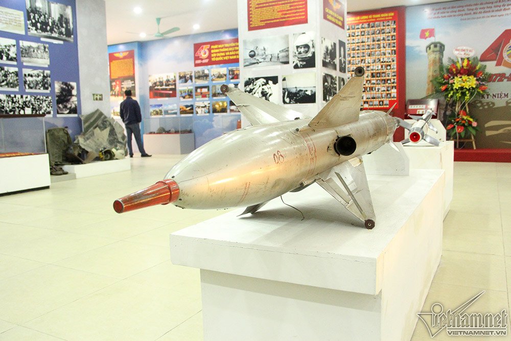 Cánh én bạc MiG 21 của không quân Việt Nam bắn hạ B52