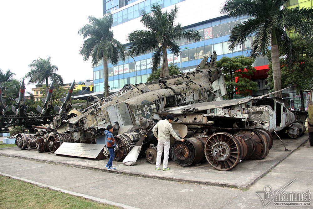 Cánh én bạc MiG 21 của không quân Việt Nam bắn hạ B52