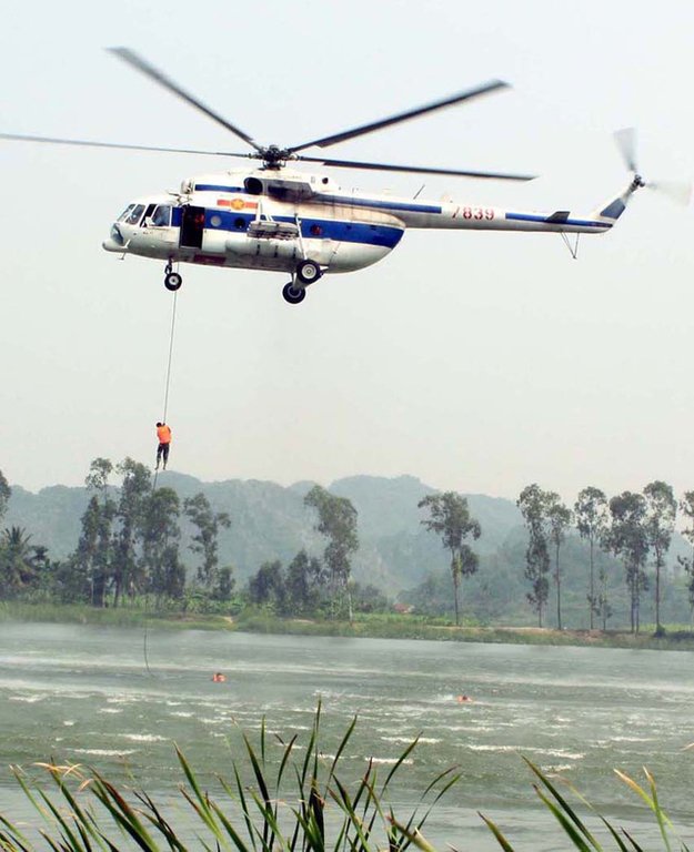 Bộ đội đặc công lấy họng 