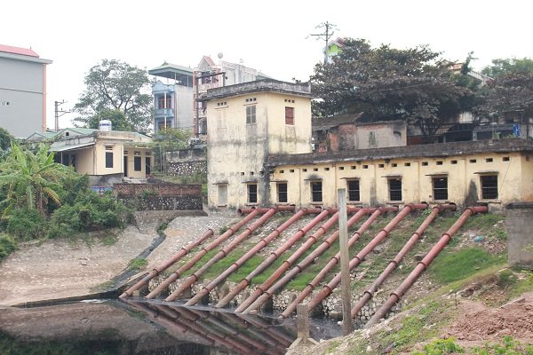 ha-noi-dan-keu-troi-vi-nguon-nuoc-tuoi-tieu-bi-o-nhiem