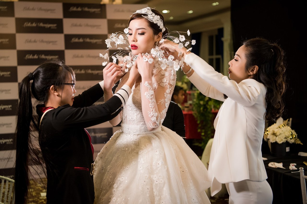 nu-hoang-tuyet-ky-duyen-lam-vedette-dien-vay-cuoi-3-ty-trong-show-dien-cua-ntk-lek-chi