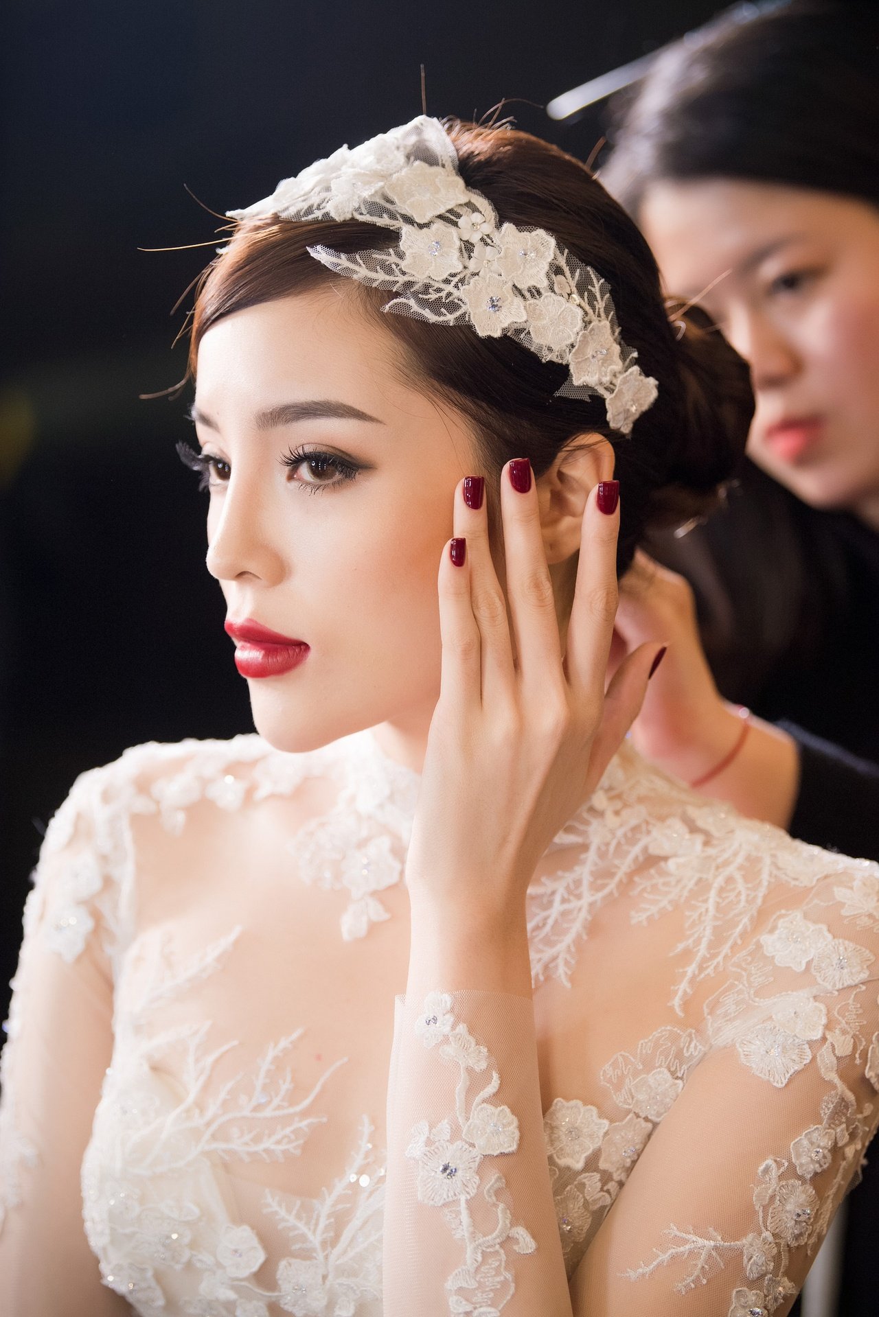 nu-hoang-tuyet-ky-duyen-lam-vedette-dien-vay-cuoi-3-ty-trong-show-dien-cua-ntk-lek-chi
