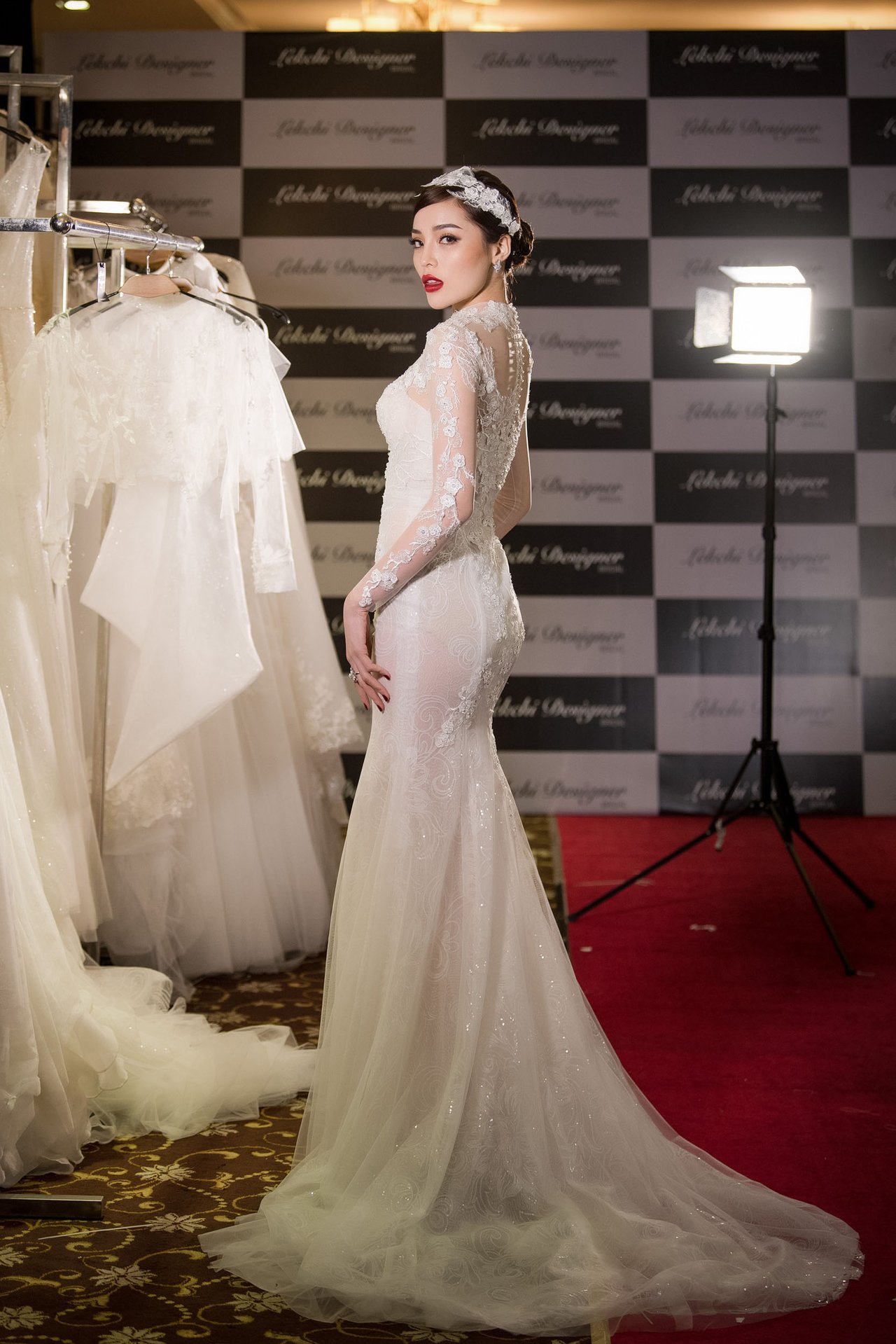 nu-hoang-tuyet-ky-duyen-lam-vedette-dien-vay-cuoi-3-ty-trong-show-dien-cua-ntk-lek-chi