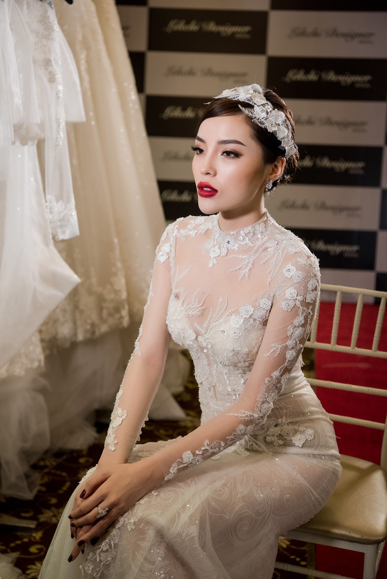 nu-hoang-tuyet-ky-duyen-lam-vedette-dien-vay-cuoi-3-ty-trong-show-dien-cua-ntk-lek-chi