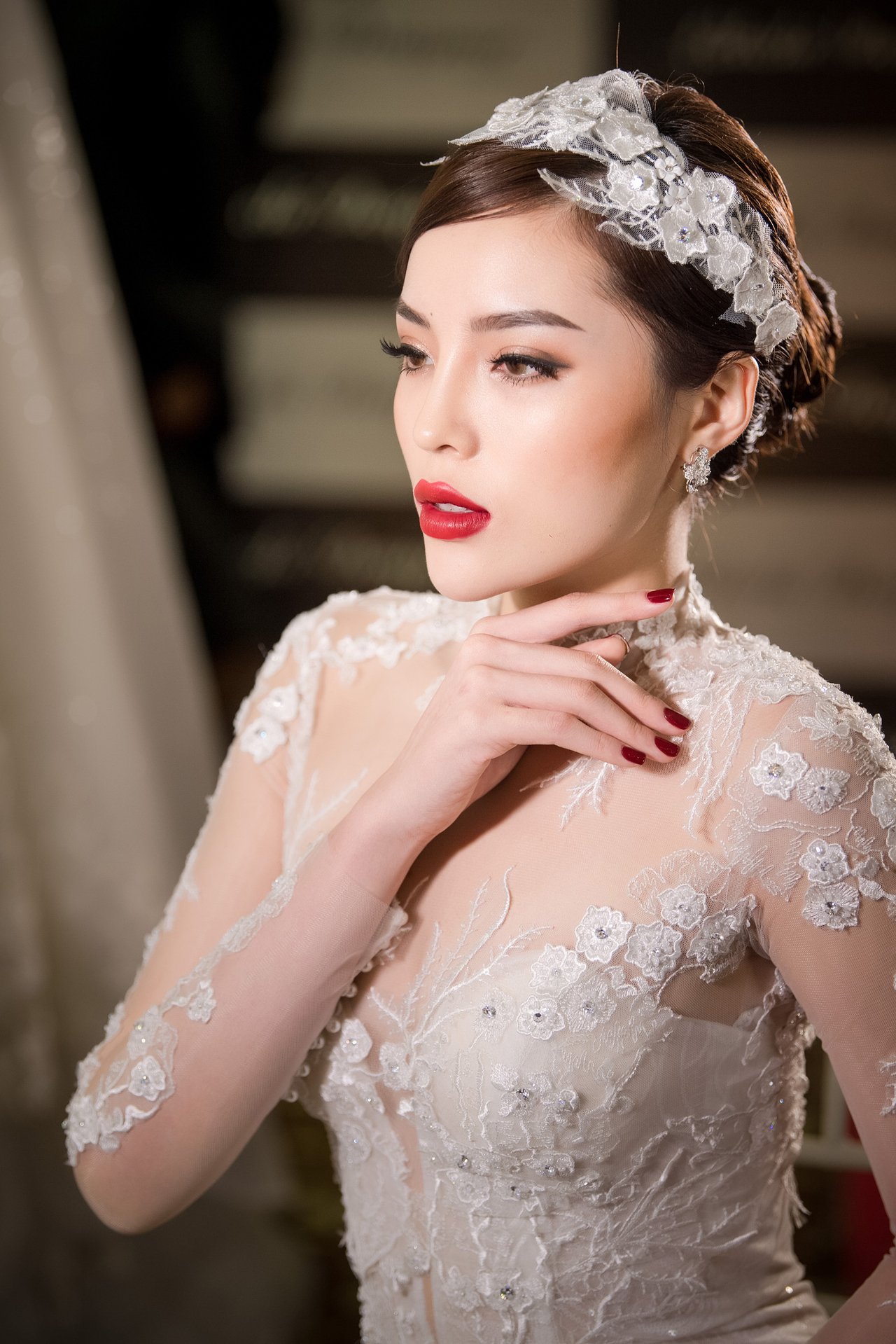 nu-hoang-tuyet-ky-duyen-lam-vedette-dien-vay-cuoi-3-ty-trong-show-dien-cua-ntk-lek-chi