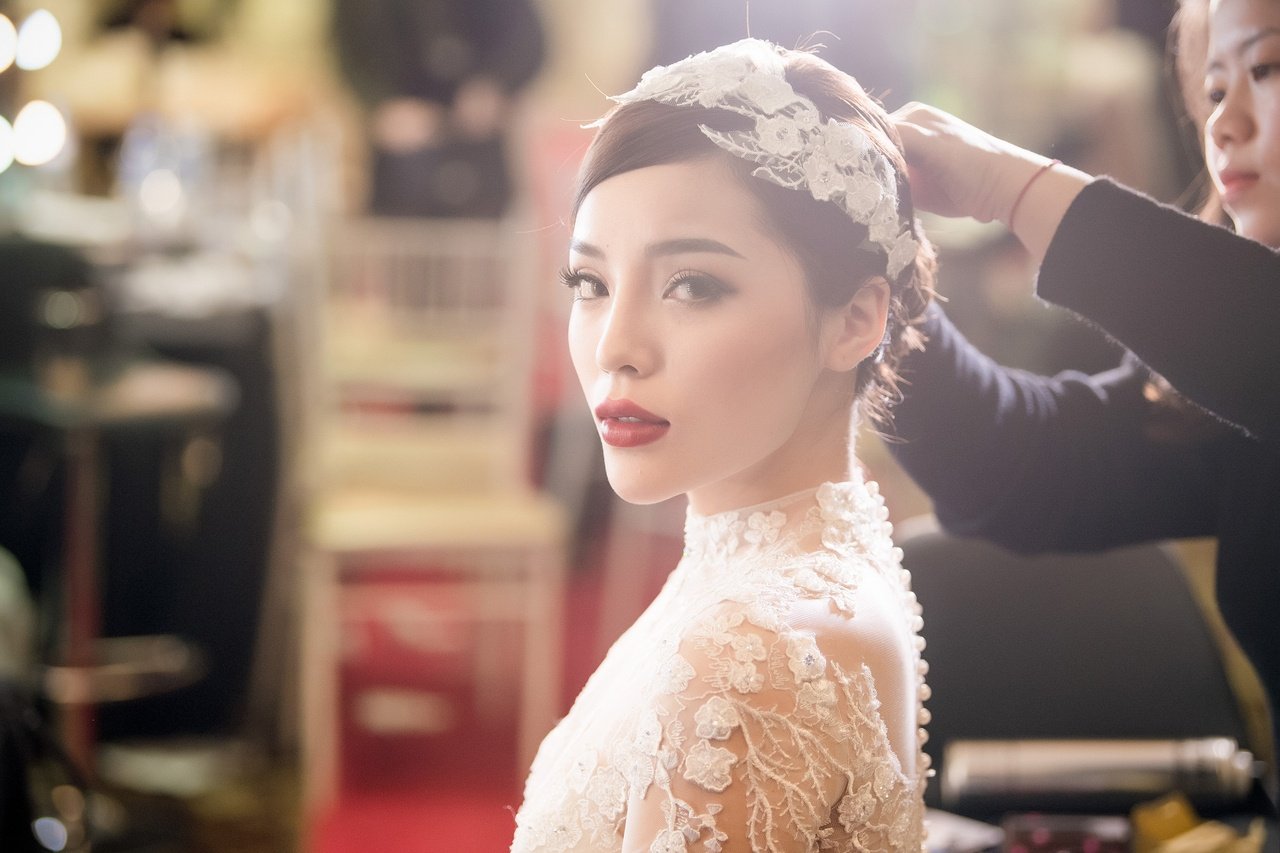nu-hoang-tuyet-ky-duyen-lam-vedette-dien-vay-cuoi-3-ty-trong-show-dien-cua-ntk-lek-chi