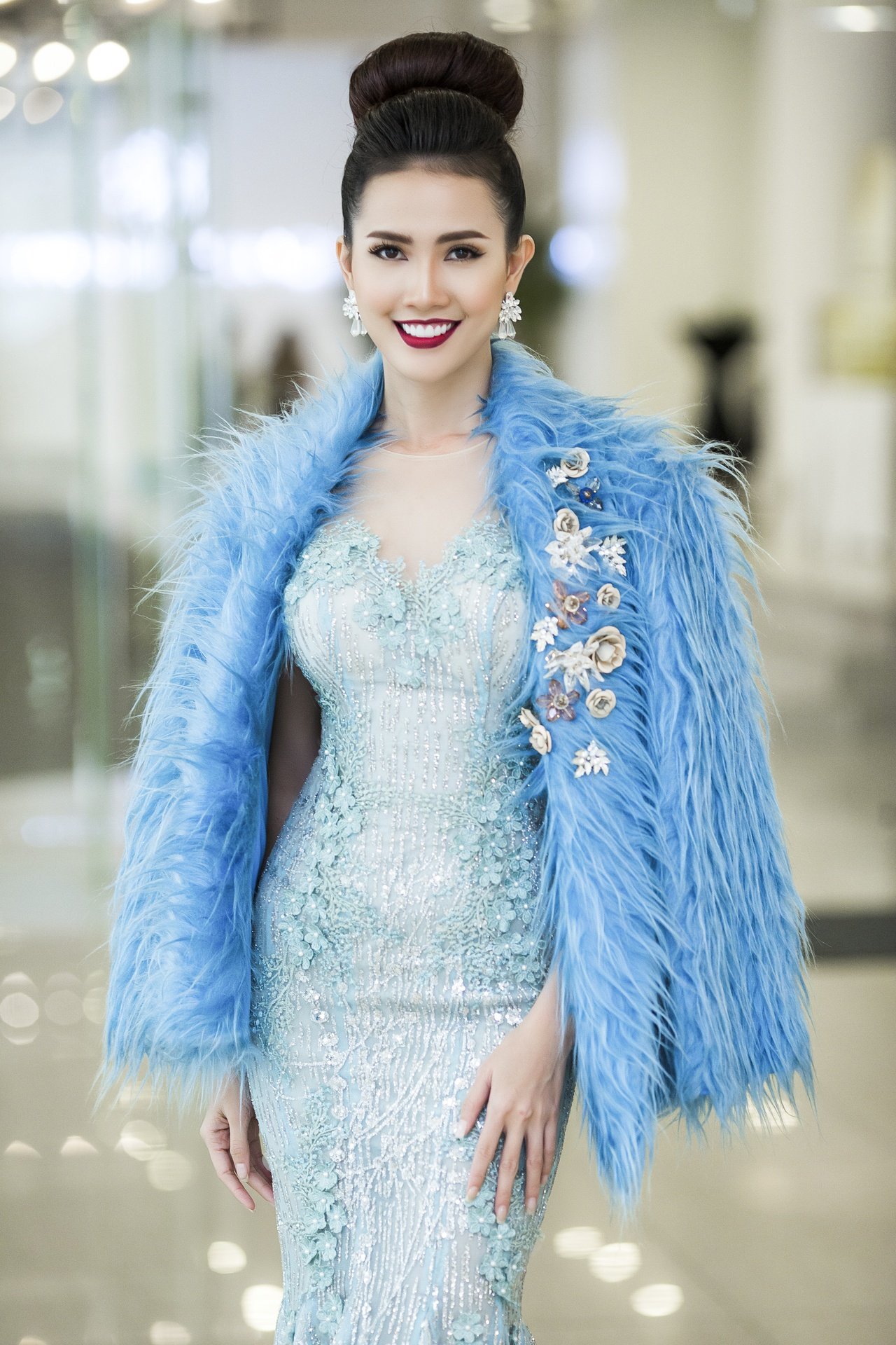 dien-dam-cup-nguc-goi-cam-phan-thi-mo-khoe-tron-3-vong-sieu-dep