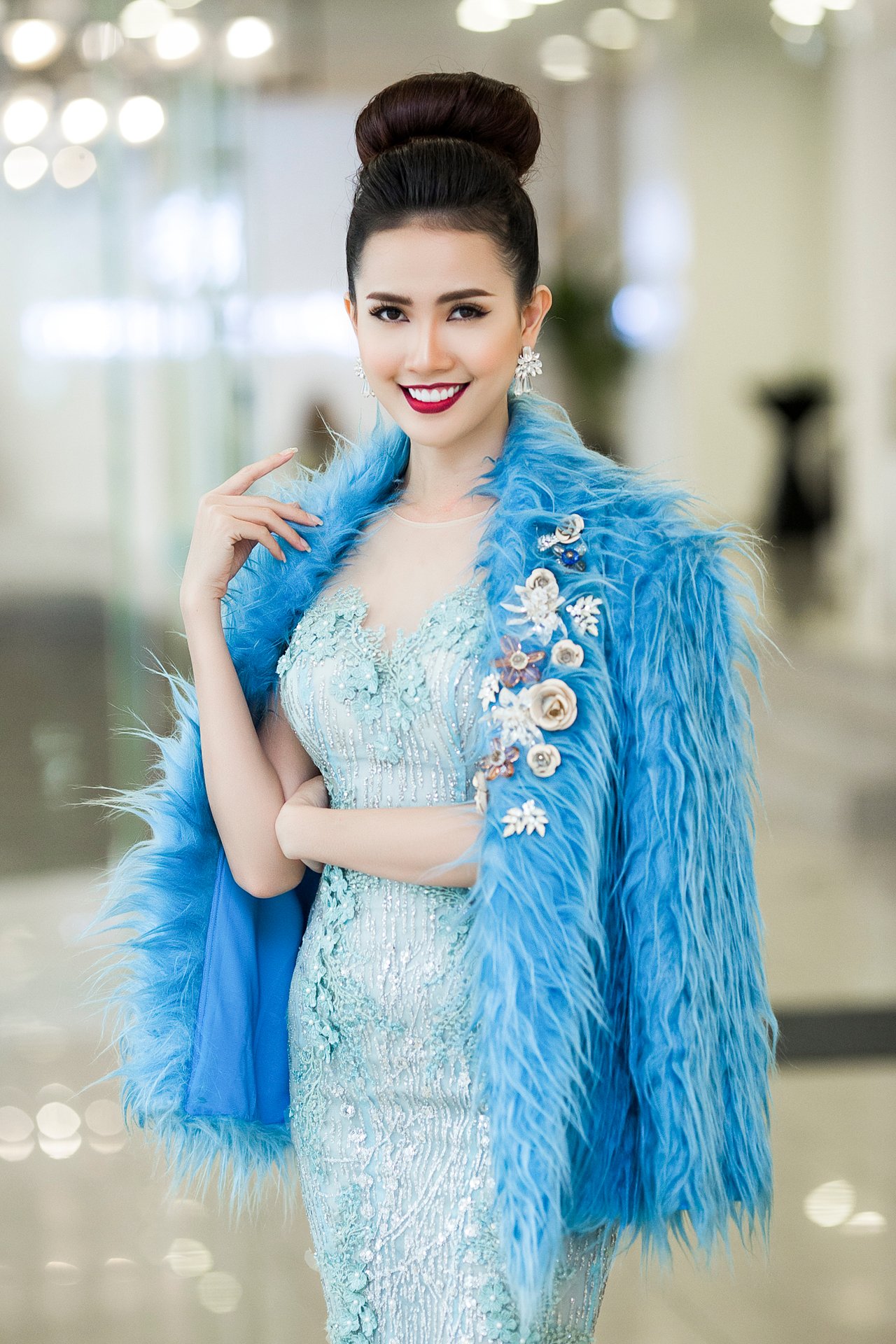 dien-dam-cup-nguc-goi-cam-phan-thi-mo-khoe-tron-3-vong-sieu-dep