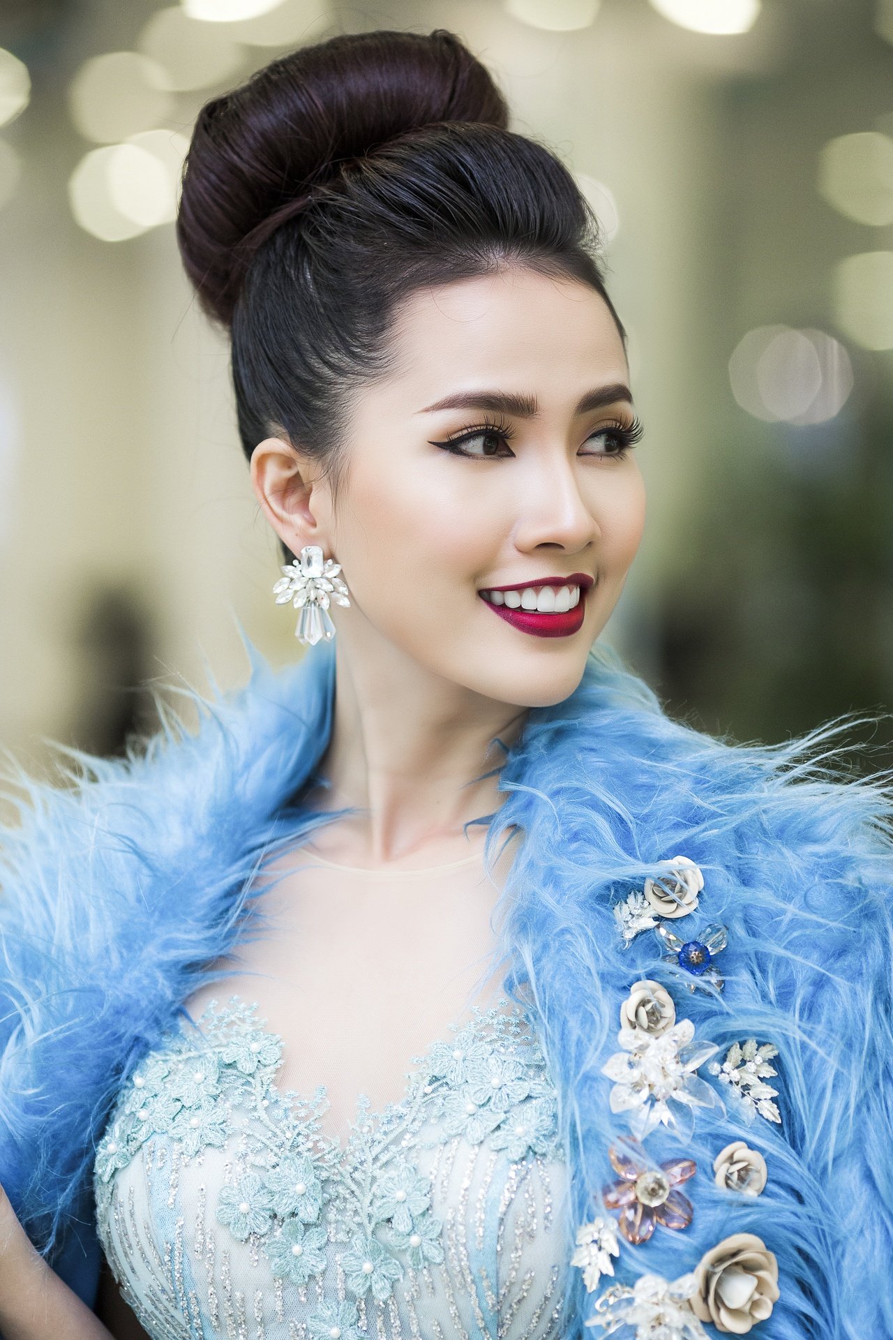 dien-dam-cup-nguc-goi-cam-phan-thi-mo-khoe-tron-3-vong-sieu-dep