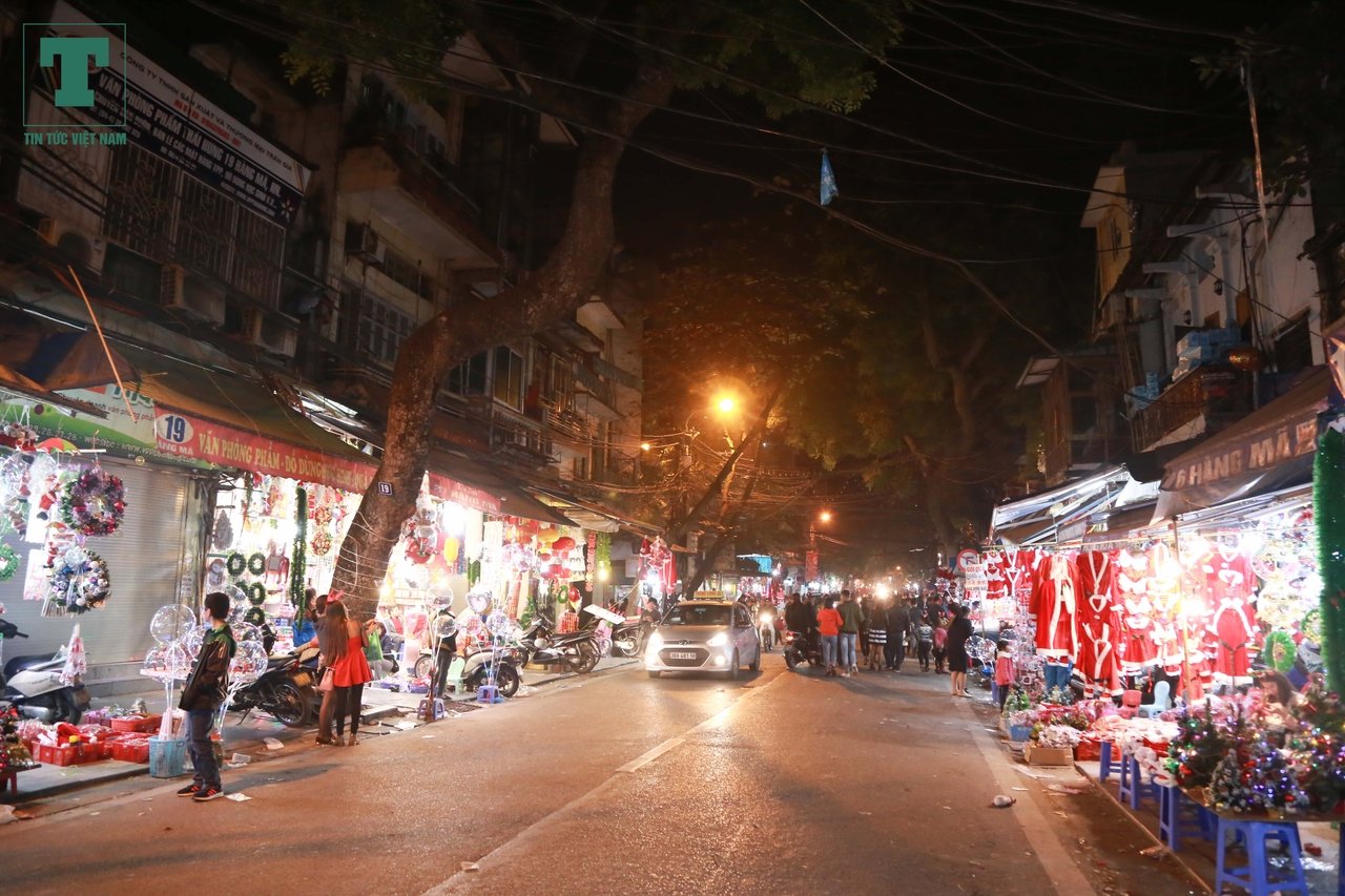 ha-noi-sai-gon-bien-nguoi-do-ra-duong-chao-don-giang-sinh-2017