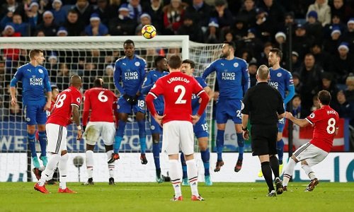 Phung phí cơ hội, Man Utd đánh rơi chiến thắng trên sân Leicester