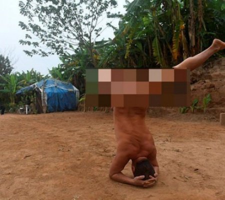 Người Hà Nội ‘tắm nude’ ở bãi sông Hồng lên báo nước ngoài