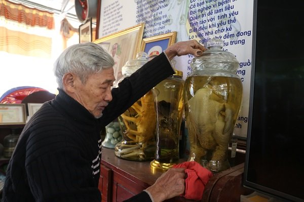 doc-dao-hai-binh-ruou-ngam-ga-dong-tao-cua-lao-nong-hung-yen