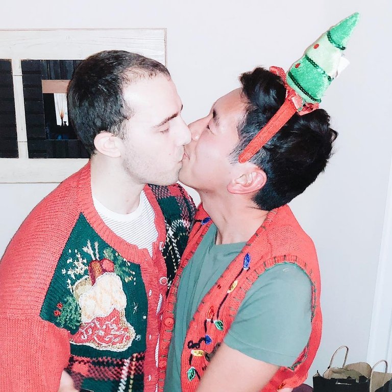 giang-sinh-lgbt-bo-anh-giang-sinh-dep-nhat-tu-nhung-chang-gay-tren-khap-the-gioi
