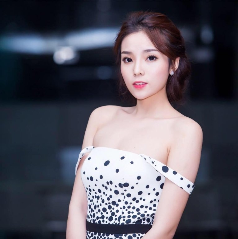 nguyen-cao-ky-duyen-la-ai-va-tai-sao-nguyen-cao-ky-duyen-duoc-goi-la-hoa-hau-thi-phi