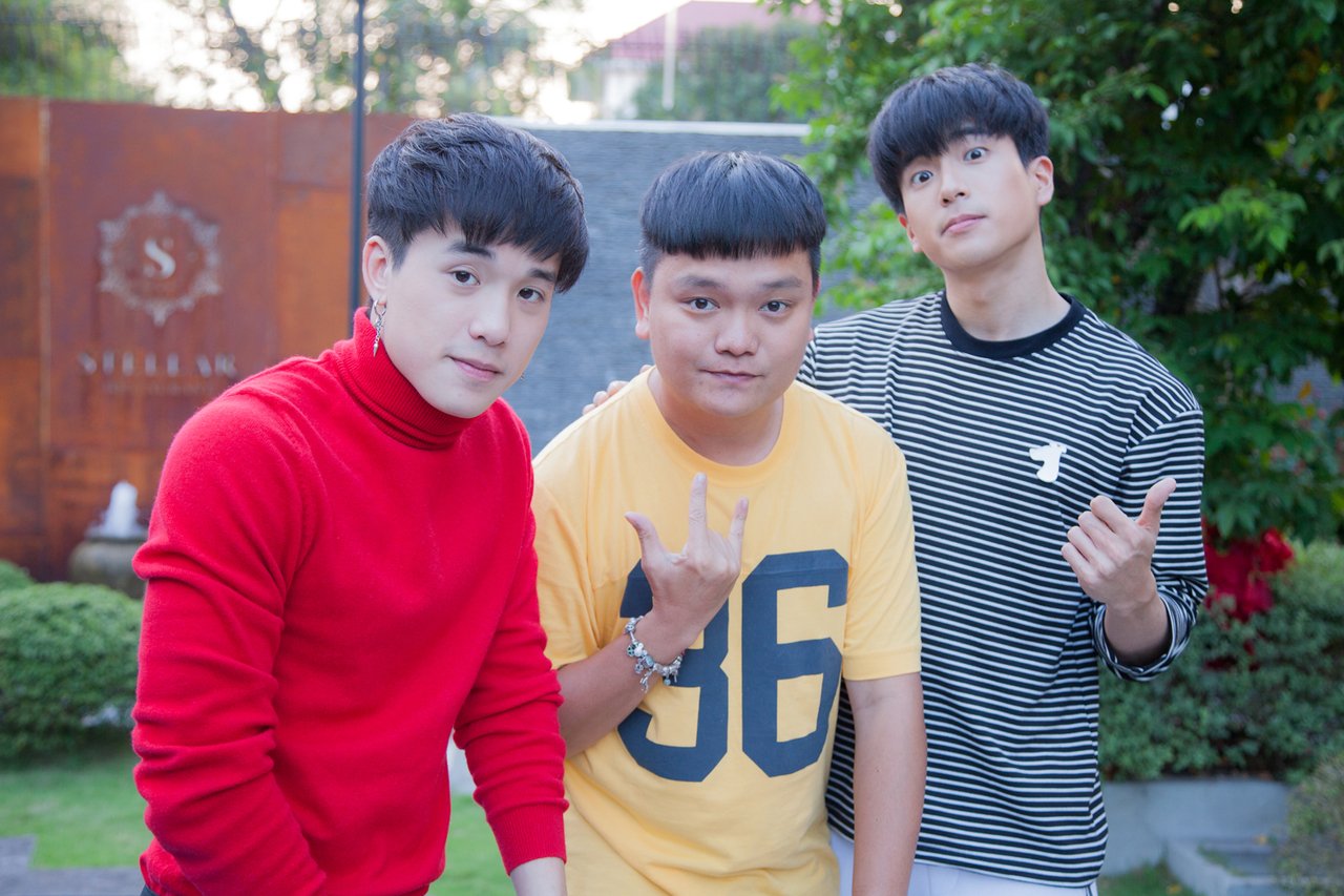 thien-tai-bat-hao-nonkul-james-lan-dau-trai-nghiem-banh-trang-nuong-ca-phe-da