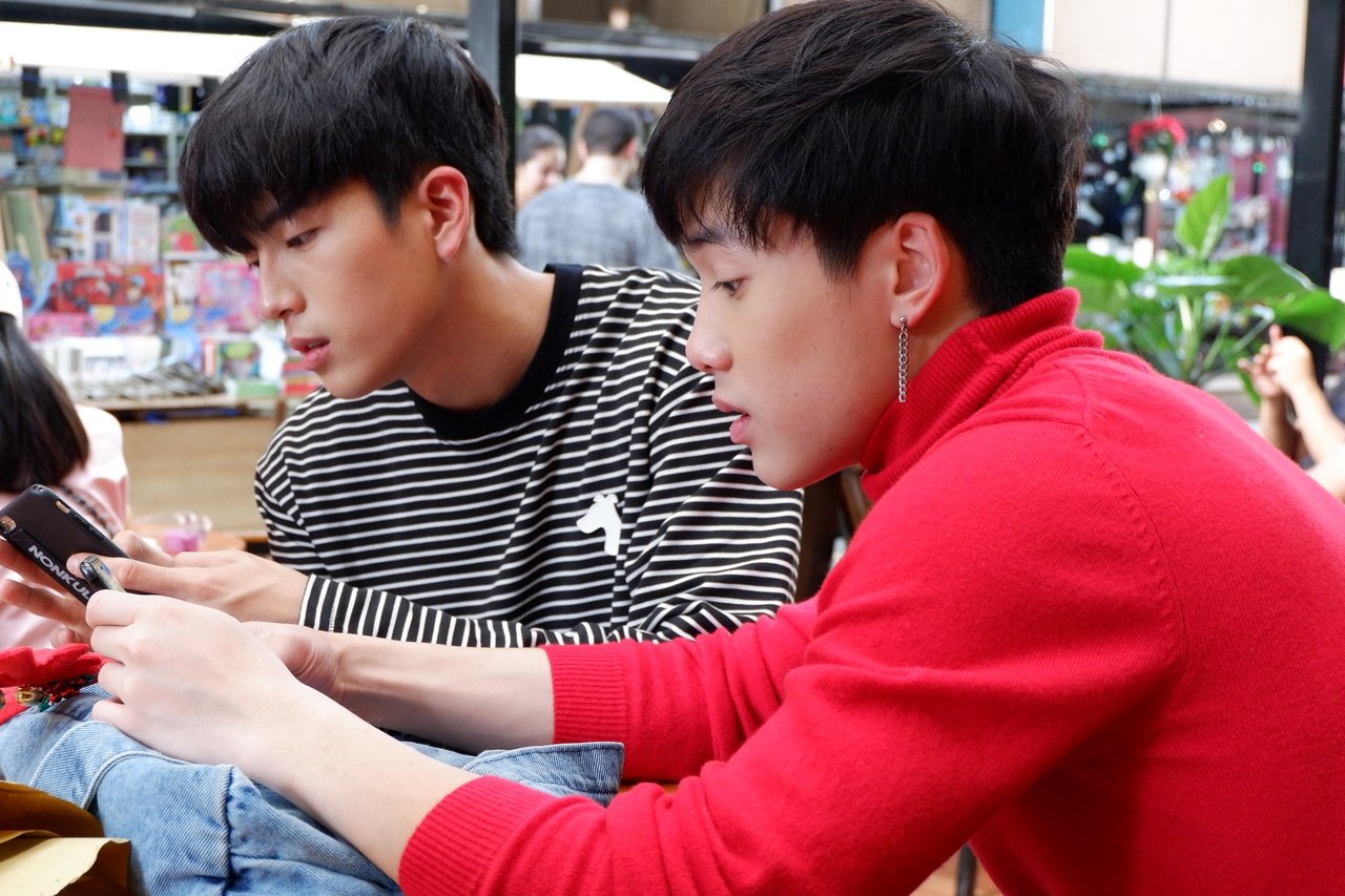 thien-tai-bat-hao-nonkul-james-lan-dau-trai-nghiem-banh-trang-nuong-ca-phe-da