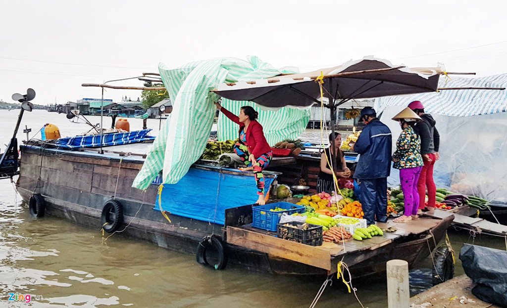 Đất Mũi nhộn nhịp trở lại sau bão số 16 - Tembin